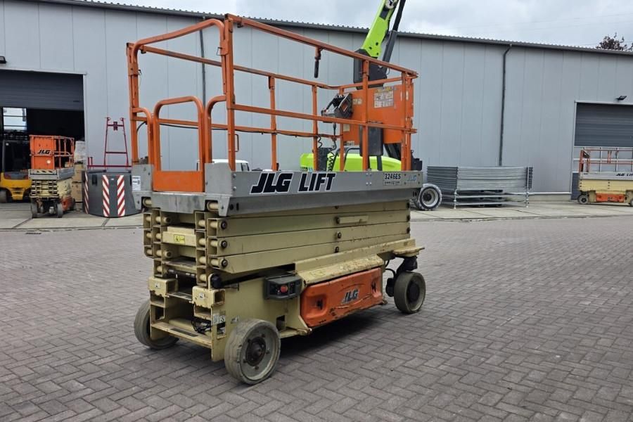 JLG 3246ES Electric, 11.7m Working Height, 320kg Capac