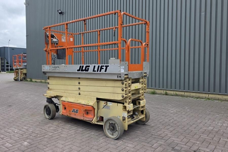 JLG 3246ES Electric, 11.7m Working Height, 320kg Capac