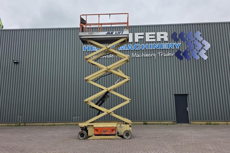 JLG 3246ES Electric, 11.7m Working Height, 320kg Capac