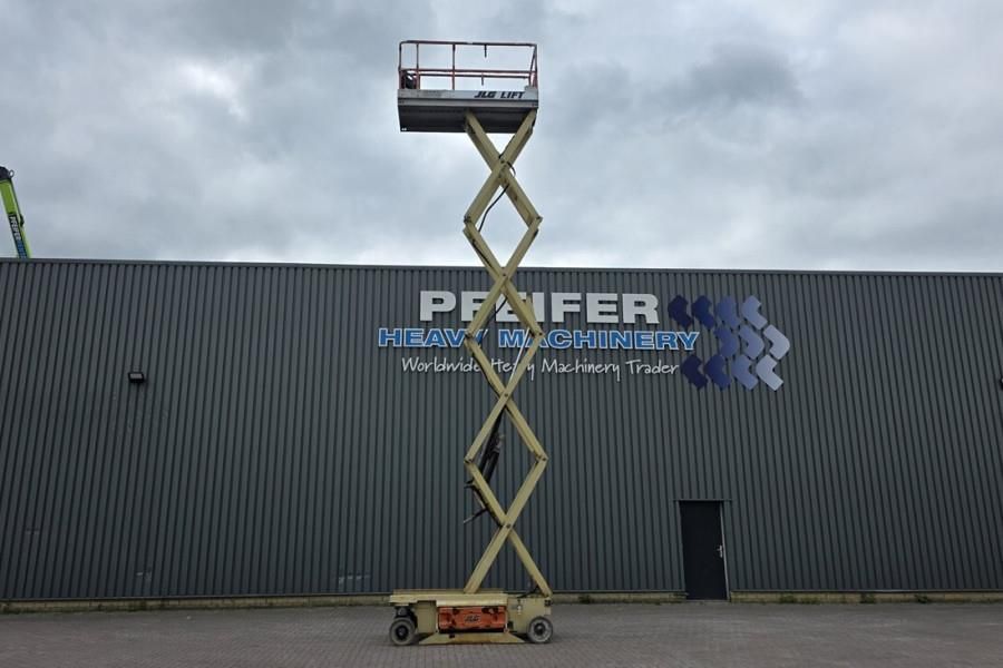 JLG 3246ES Electric, 11.7m Working Height, 320kg Capac
