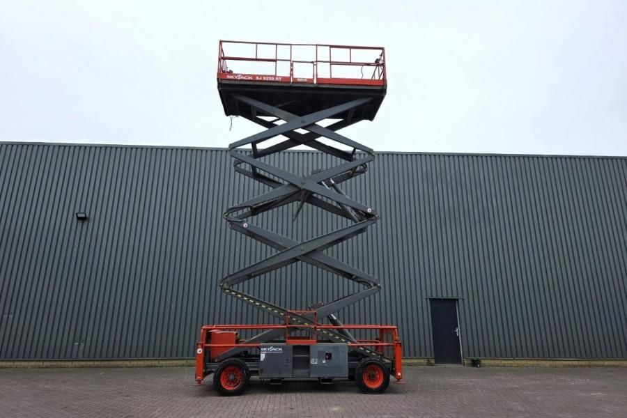 SkyJack SJ9250RT Diesel, 4x4 Drive, 17.2m Working Height,