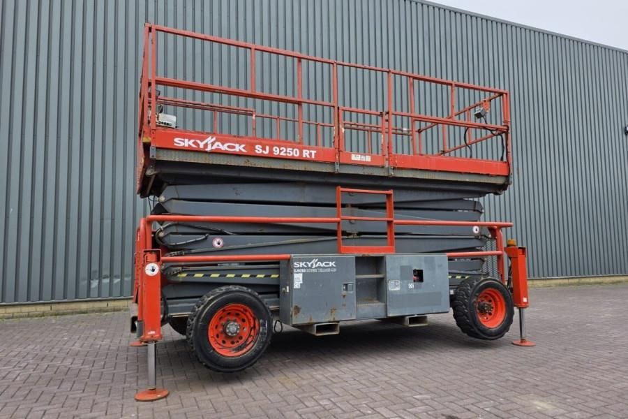 SkyJack SJ9250RT Diesel, 4x4 Drive, 17.2m Working Height,