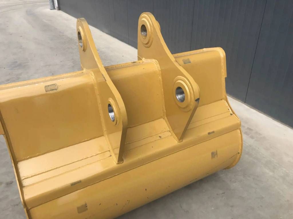 Komatsu PC240
