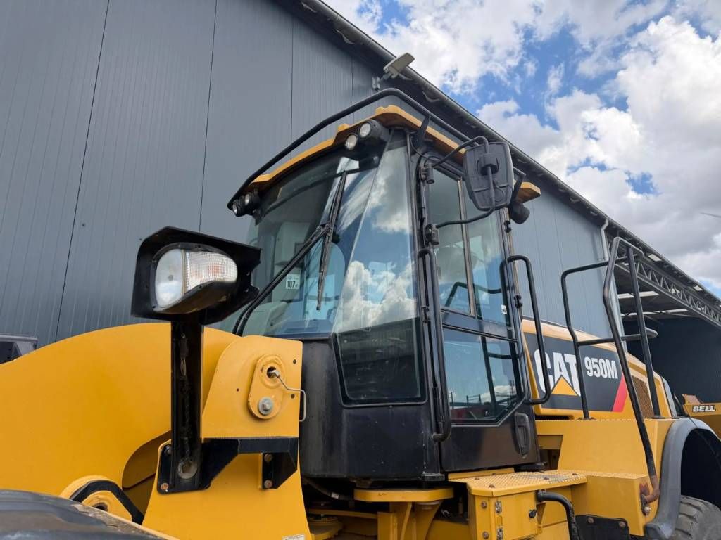 CAT 950M