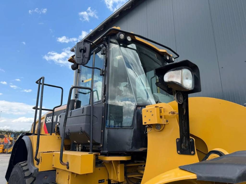 CAT 950M