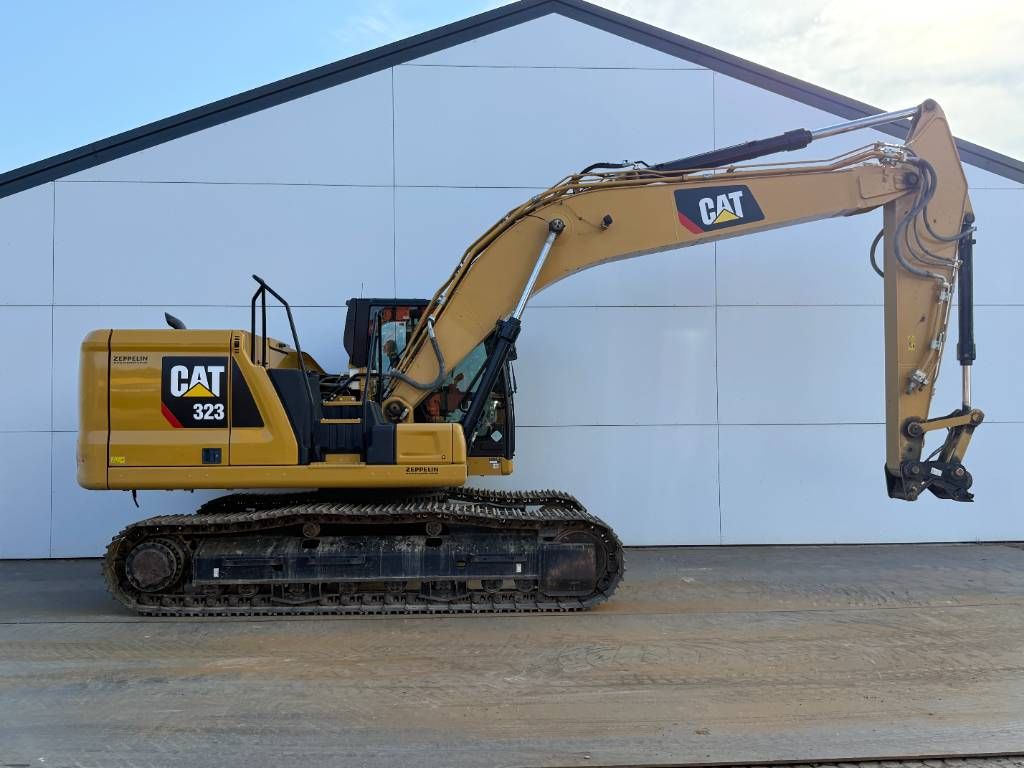 CAT 323 - Next Gen - Hammer Lines / Quick Coupler