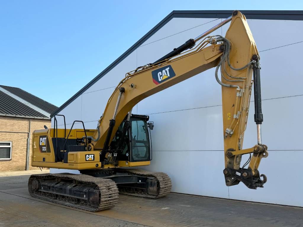 CAT 323 - Next Gen - Hammer Lines / Quick Coupler