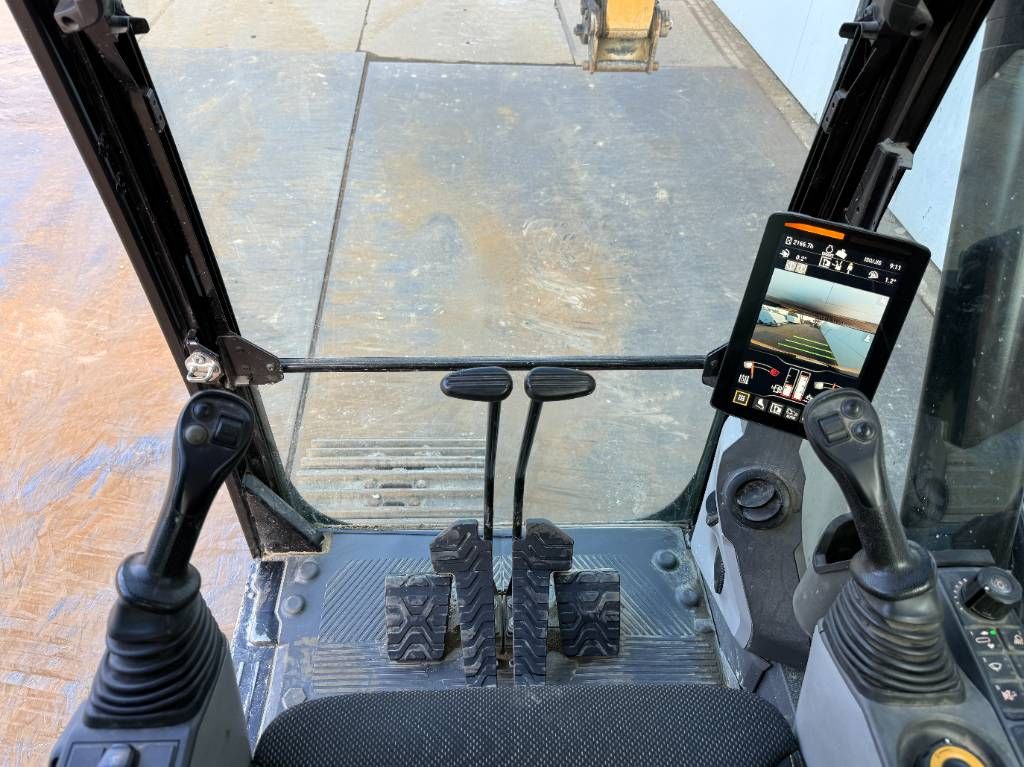 CAT 323 - Next Gen - Hammer Lines / Quick Coupler