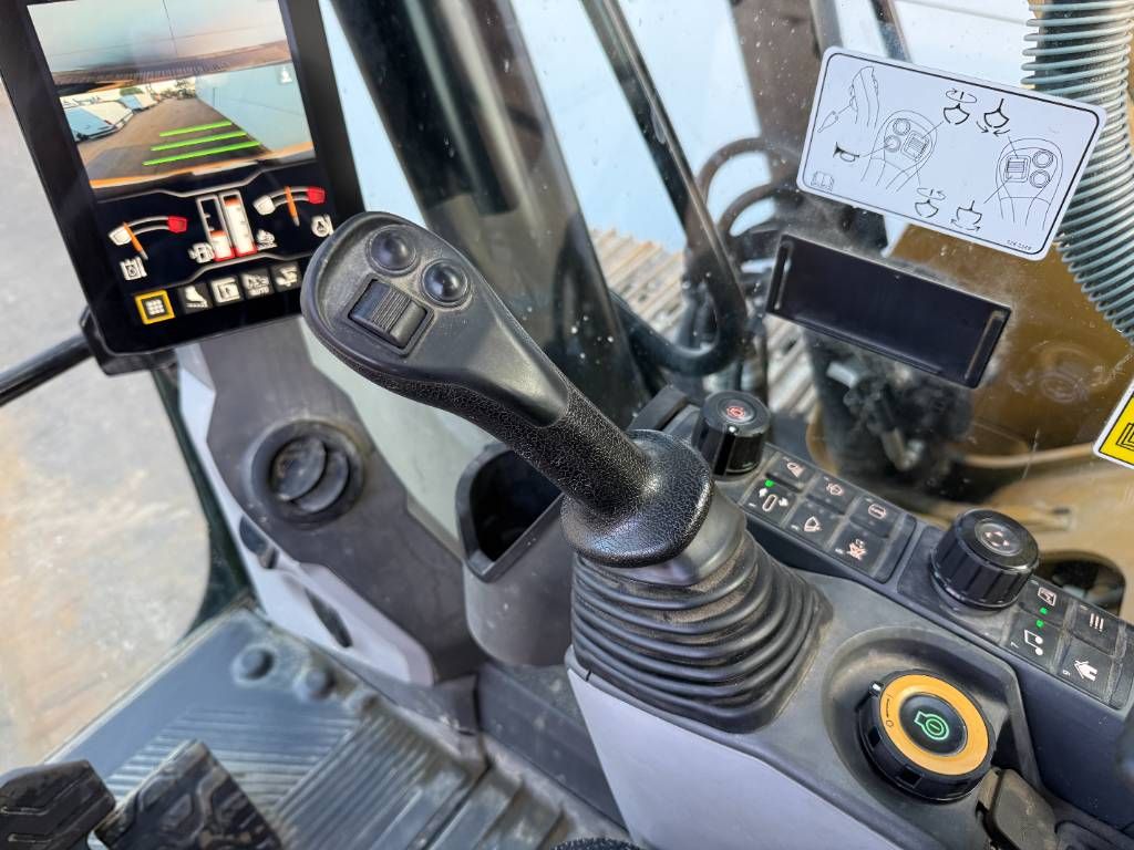 CAT 323 - Next Gen - Hammer Lines / Quick Coupler