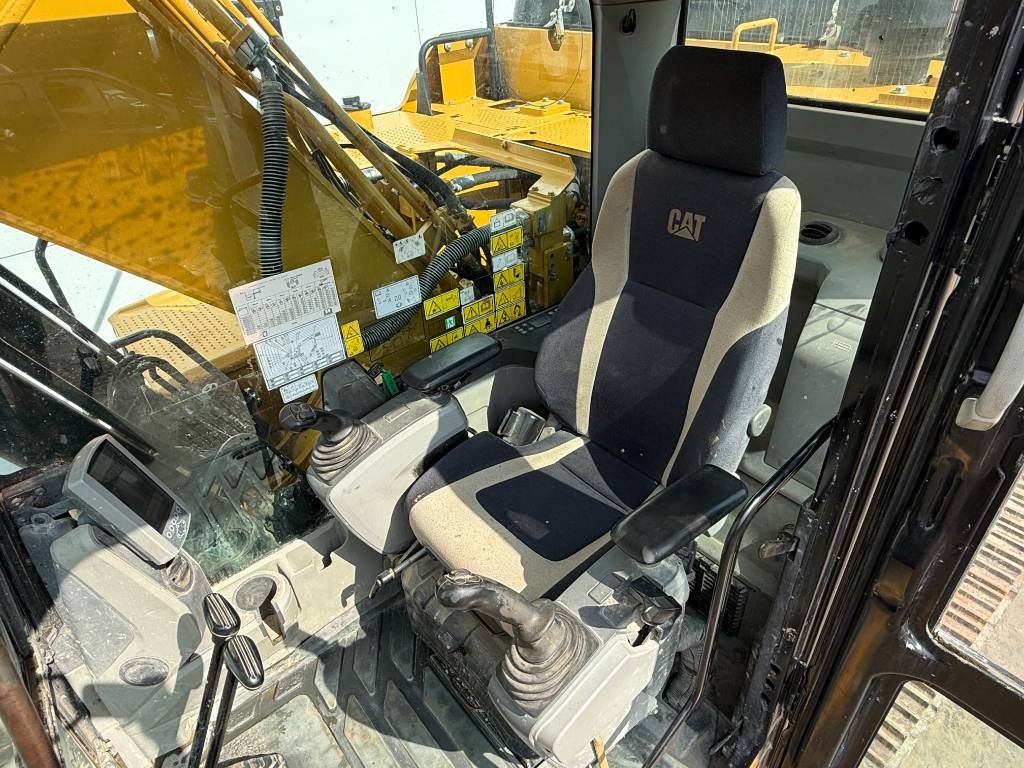 CAT 323FL - Hammer Lines / Quick Coupler