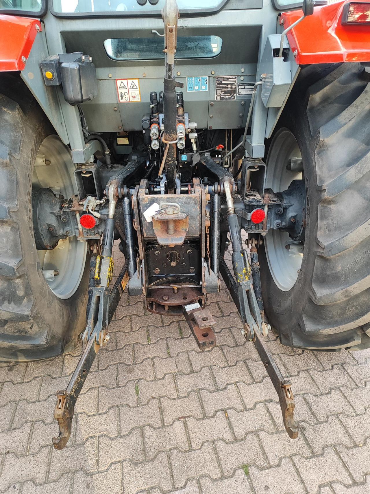Mooie Massey Ferguson 4345 met voorlader