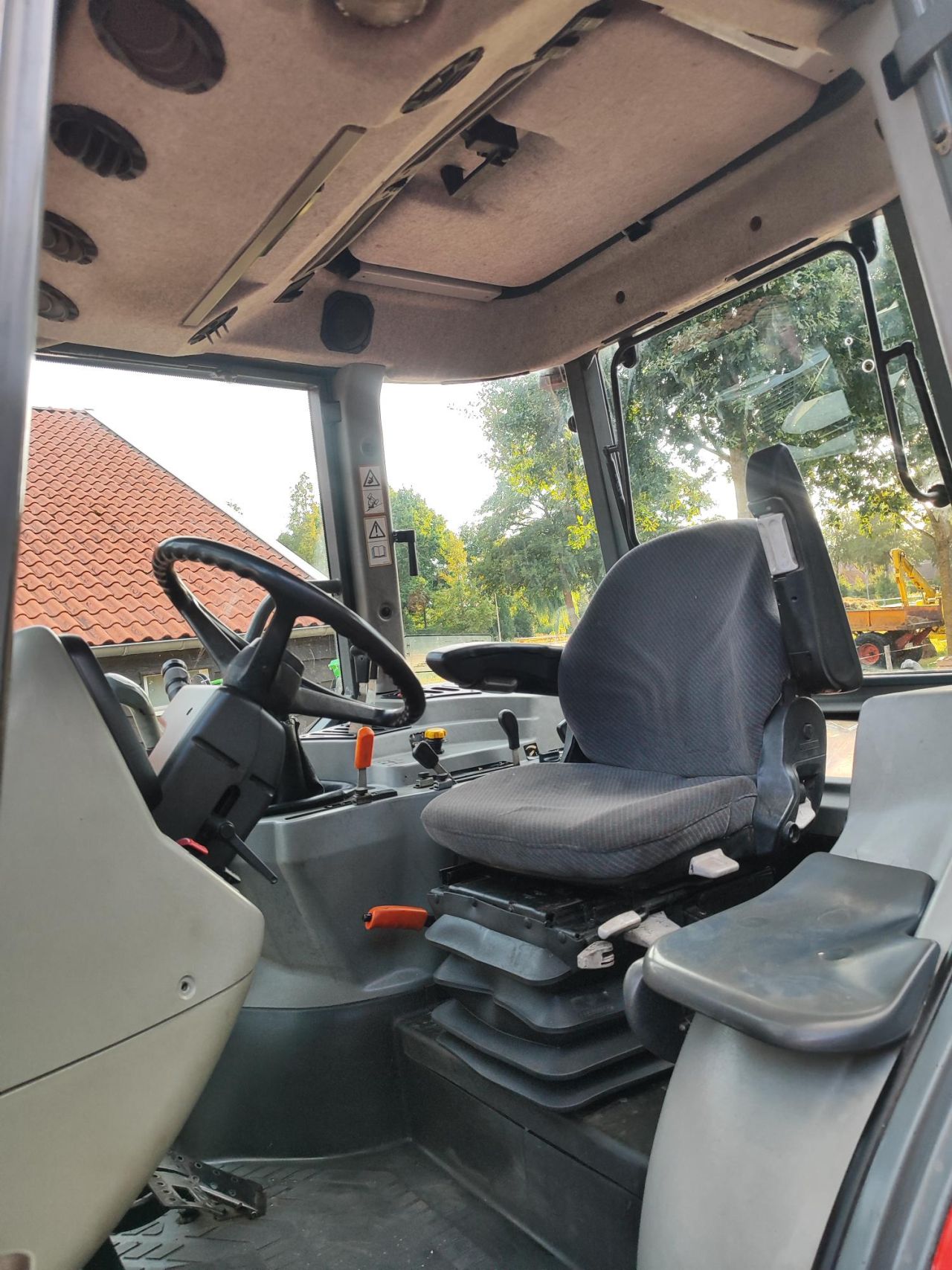 Mooie Massey Ferguson 4345 met voorlader