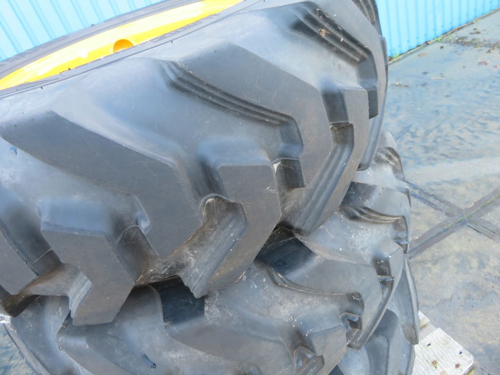 12.5/80-18 CAMSO JCB 8 gaats