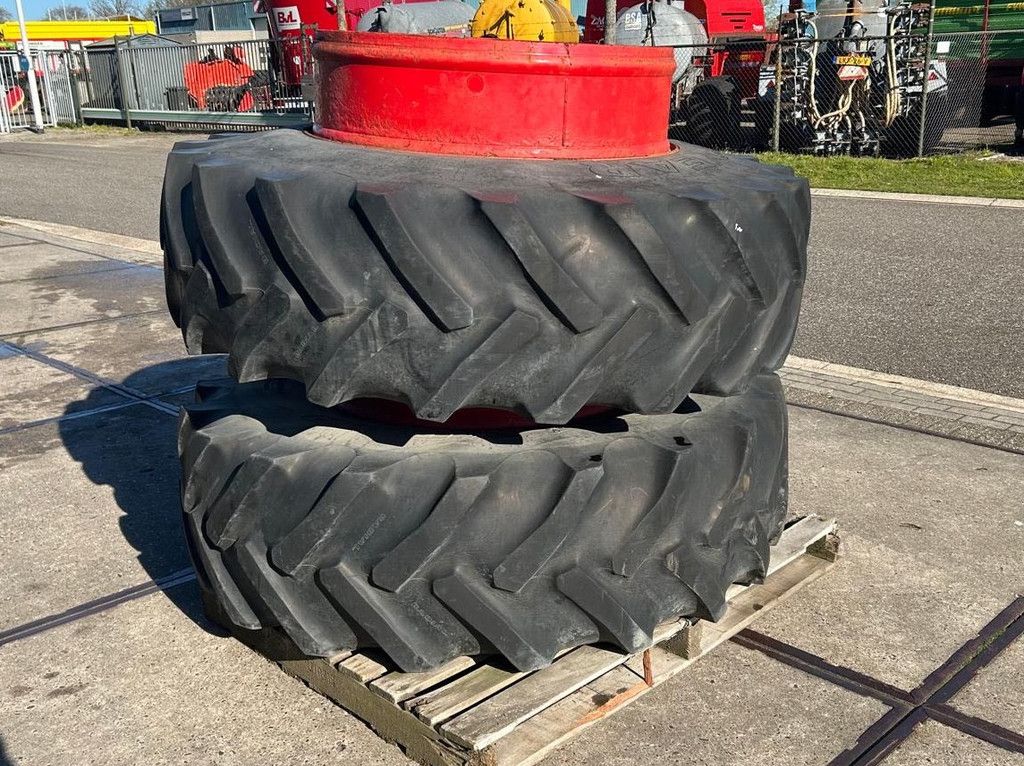 2xDubbelwiel 20.8R38+haken