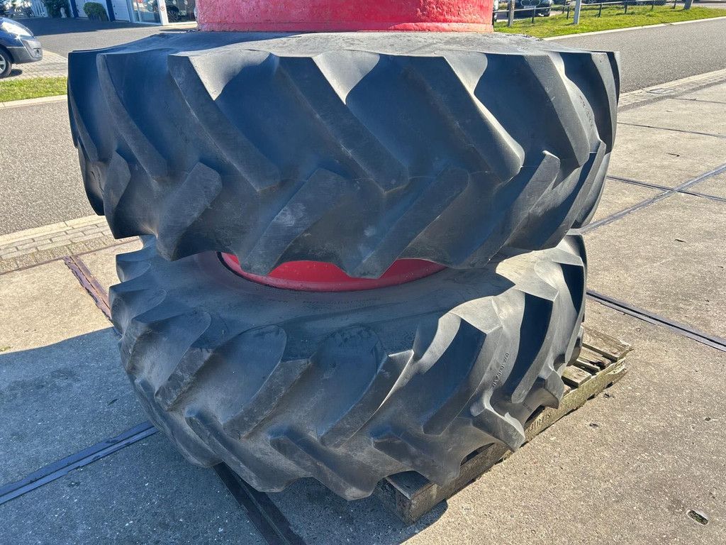 2xDubbelwiel 20.8R38+haken