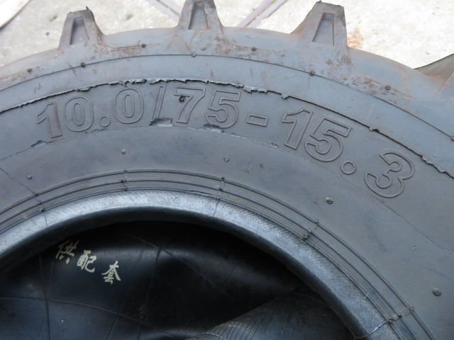 4x 10.0/75R15.3 Banden met binnenband