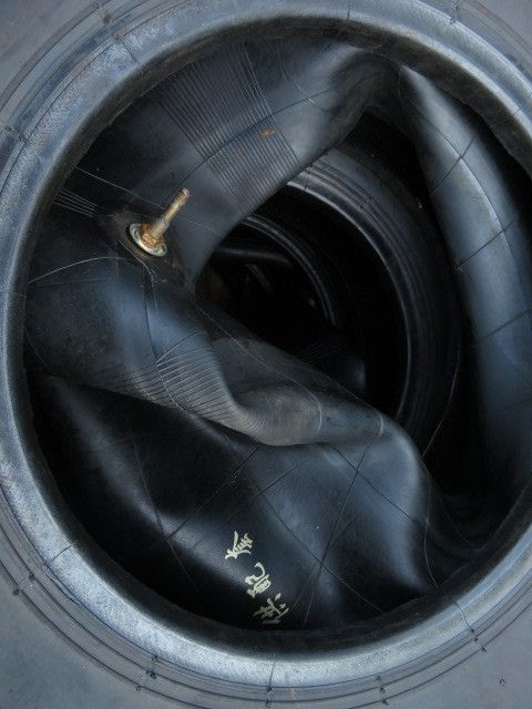 4x 10.0/75R15.3 Banden met binnenband