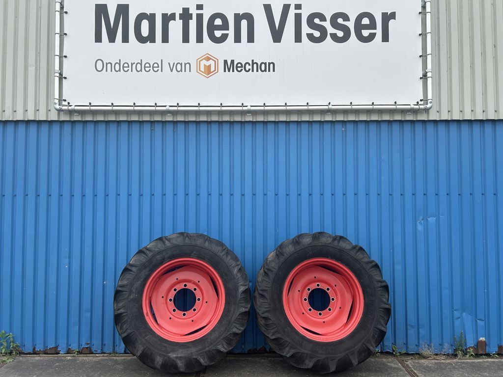 Fendt TAURUS 420/70R28 op 8 gaats velgen