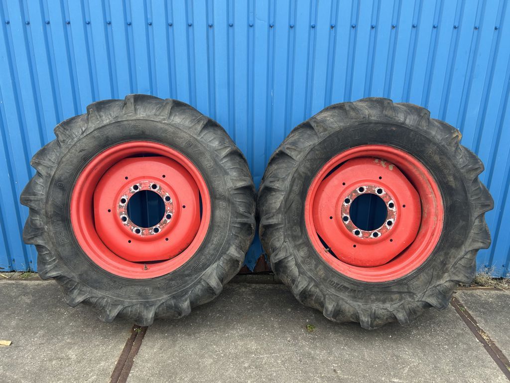 Fendt TAURUS 420/70R28 op 8 gaats velgen