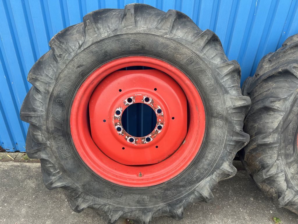 Fendt TAURUS 420/70R28 op 8 gaats velgen
