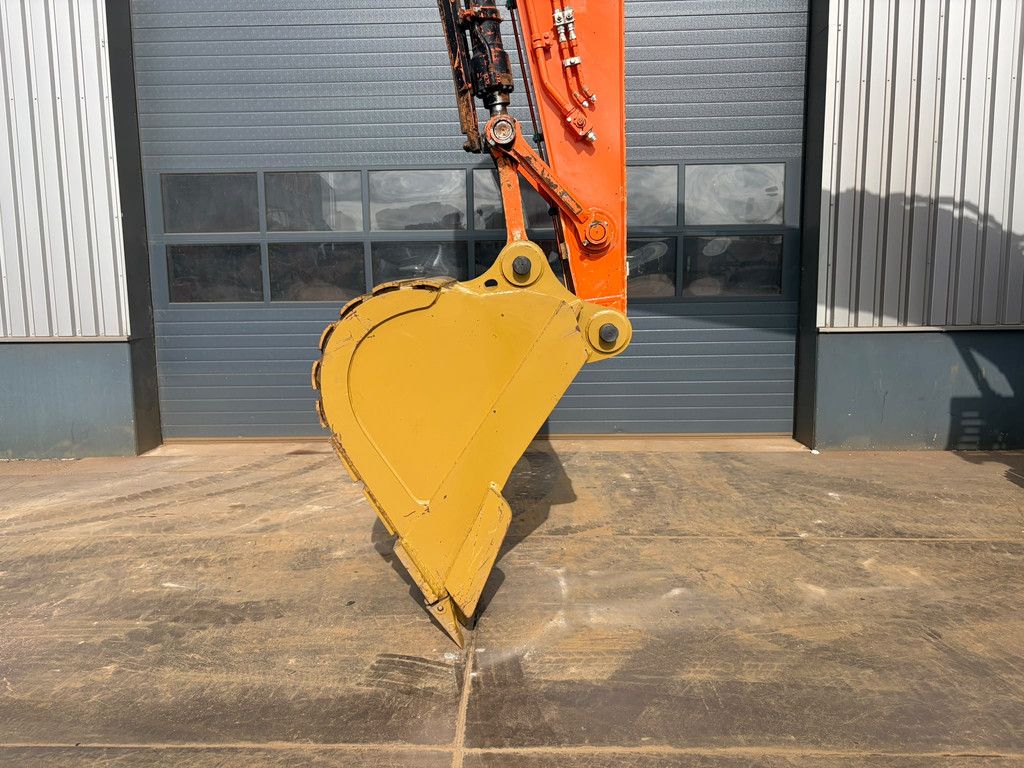 Hitachi ZX225US5LC