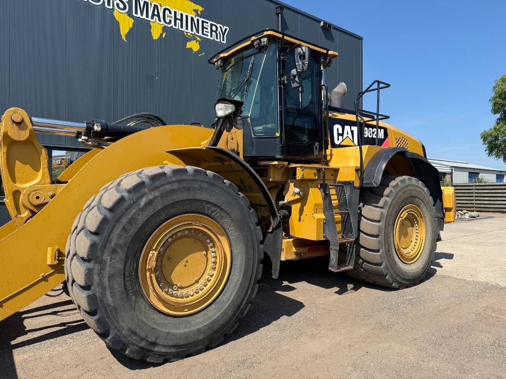 CAT 982 M