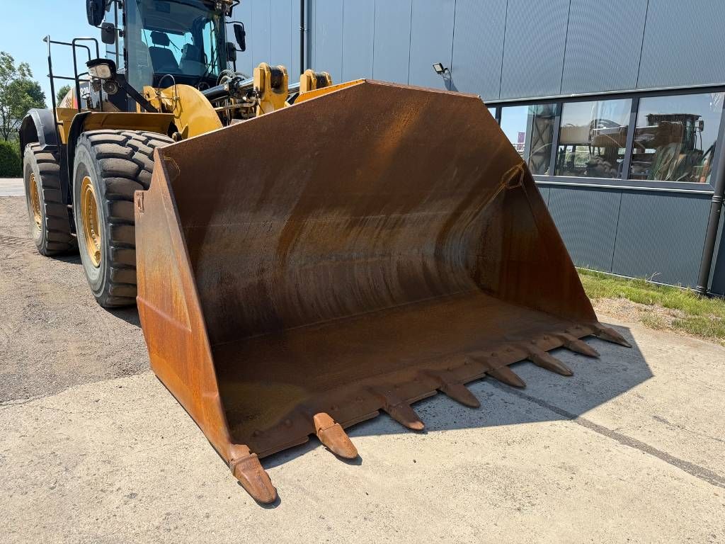CAT 982 M