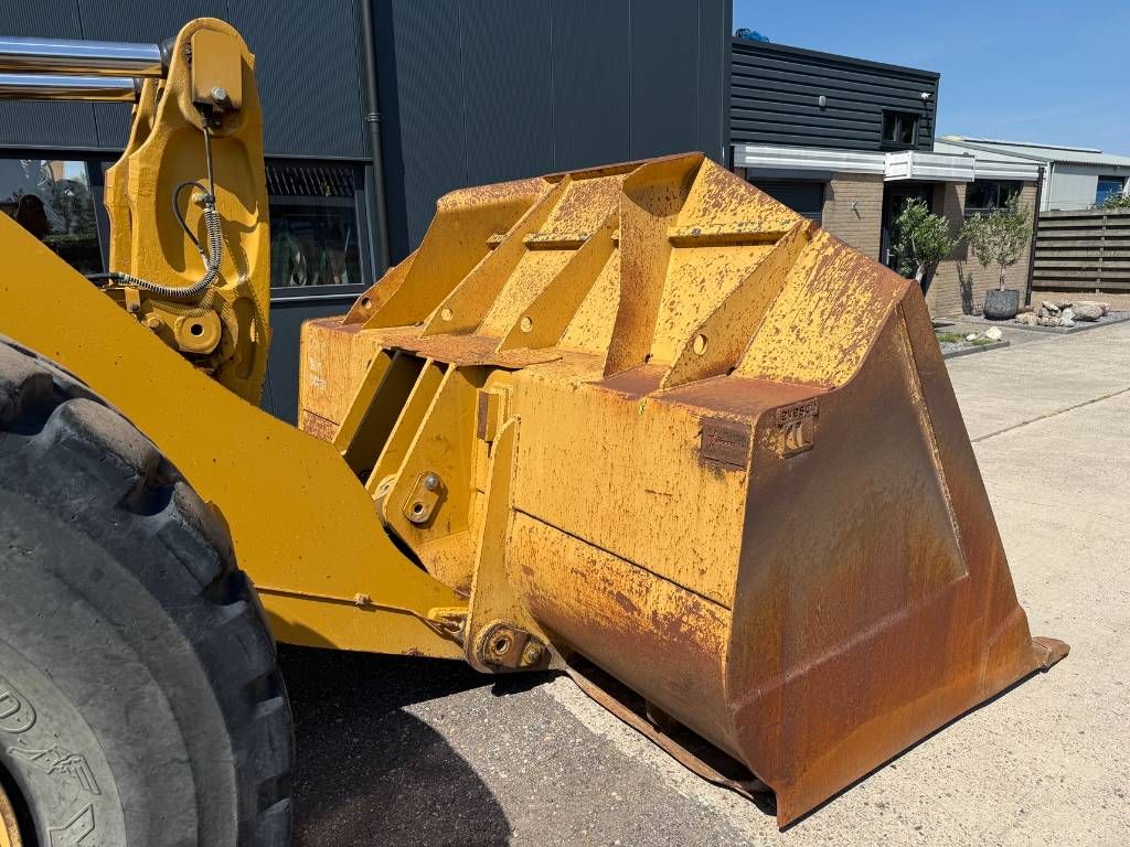 CAT 982 M