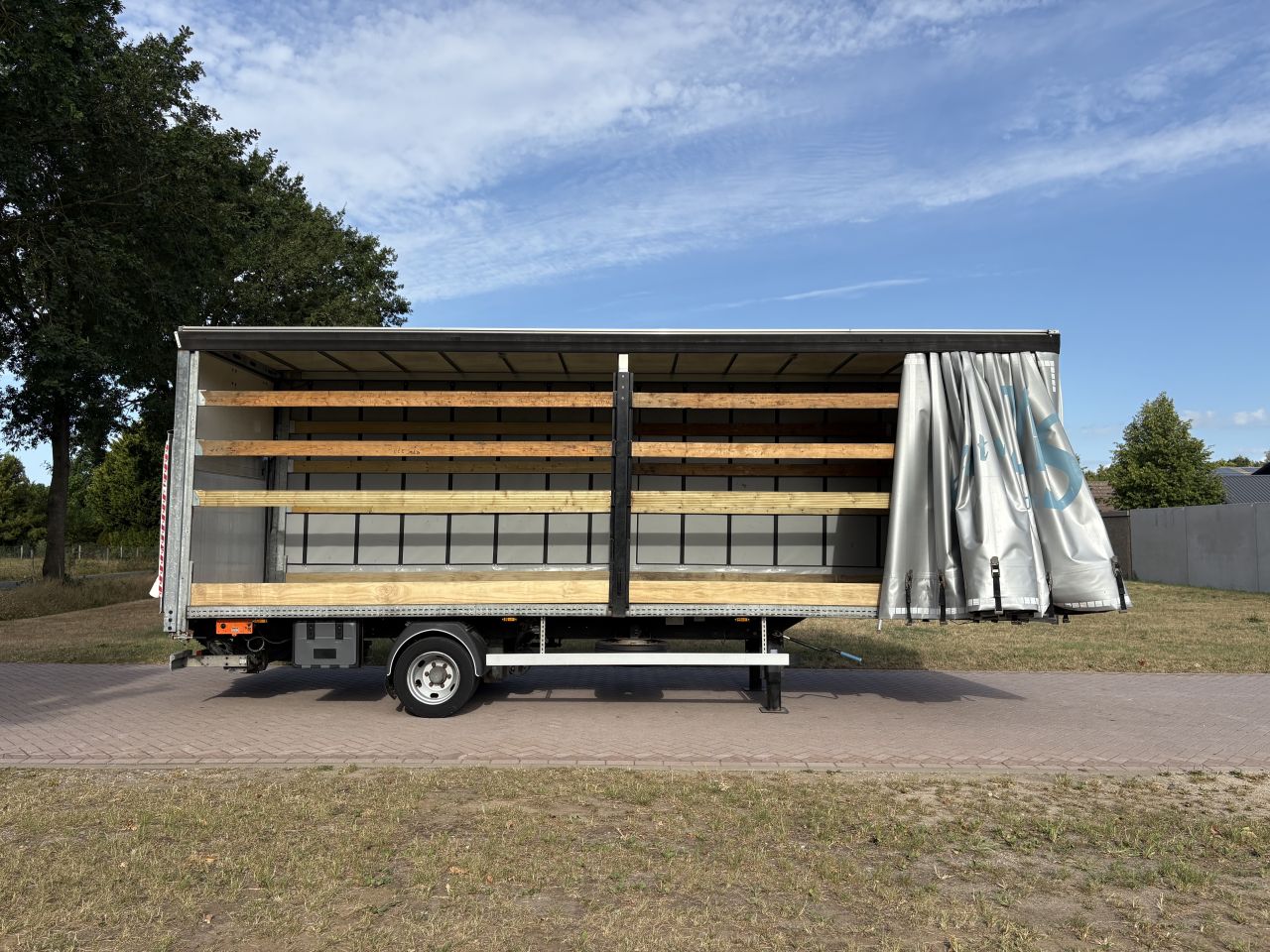 Be oplegger BE-COMBI schuifzielen 7 ton met laadklep 1000 kg
