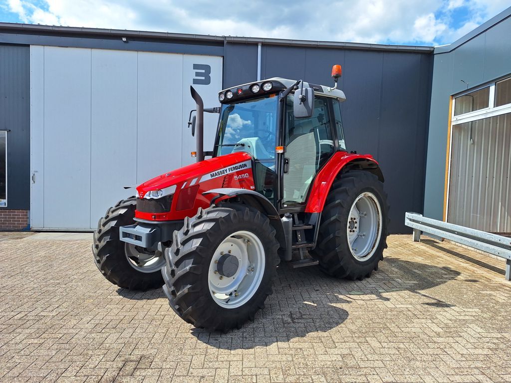 Massey Ferguson 5450 DYNA-4