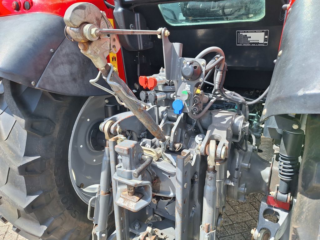 Massey Ferguson 5450 DYNA-4