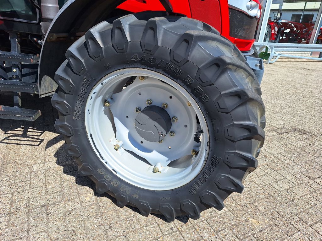 Massey Ferguson 5450 DYNA-4