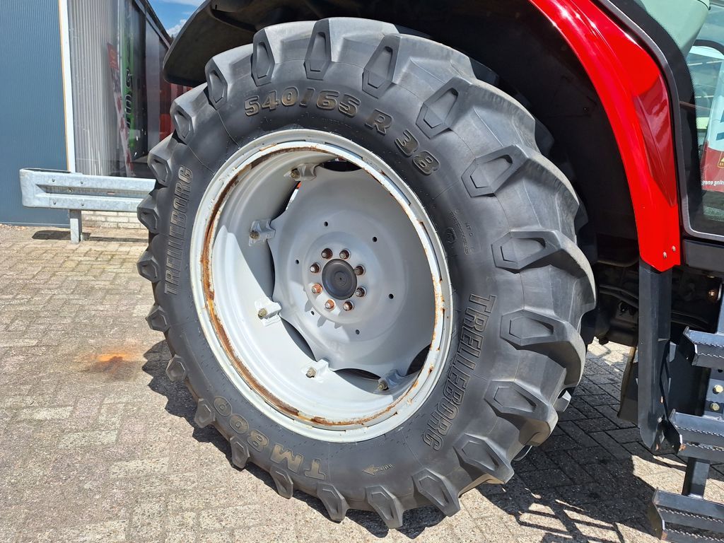Massey Ferguson 5450 DYNA-4