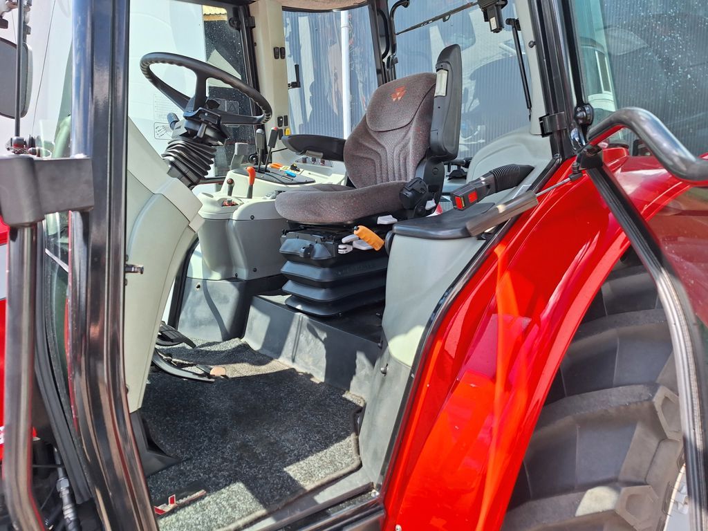 Massey Ferguson 5450 DYNA-4