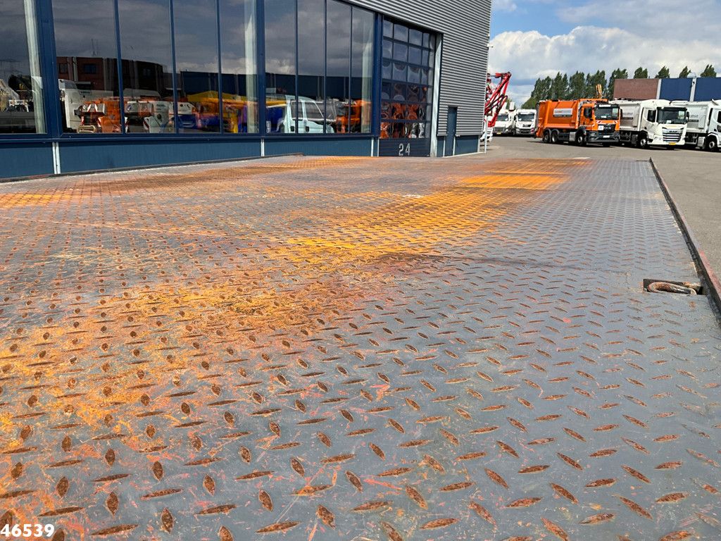 Scania P 230 Autotransporter met oprijrampen