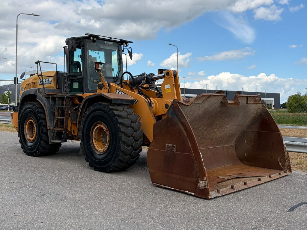 Case 1021F