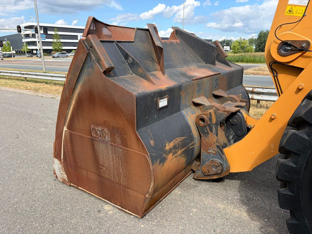 Case 1021F
