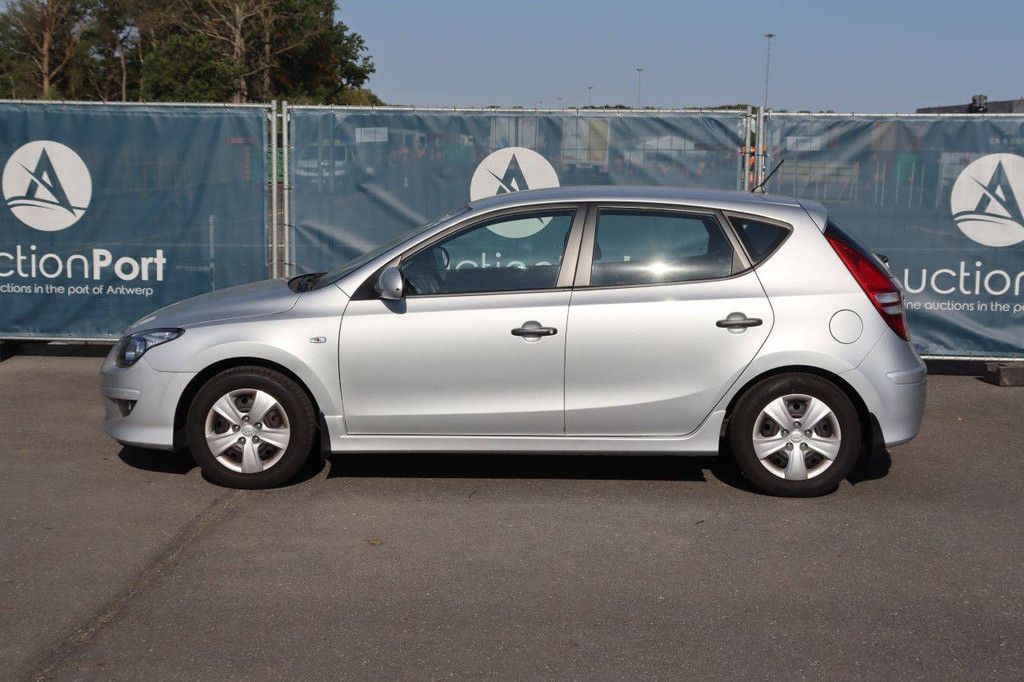 Passenger car Hyundai i30 Petrol 109hp 2011 (Margin)