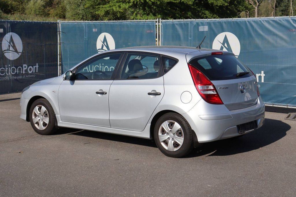 Passenger car Hyundai i30 Petrol 109hp 2011 (Margin)