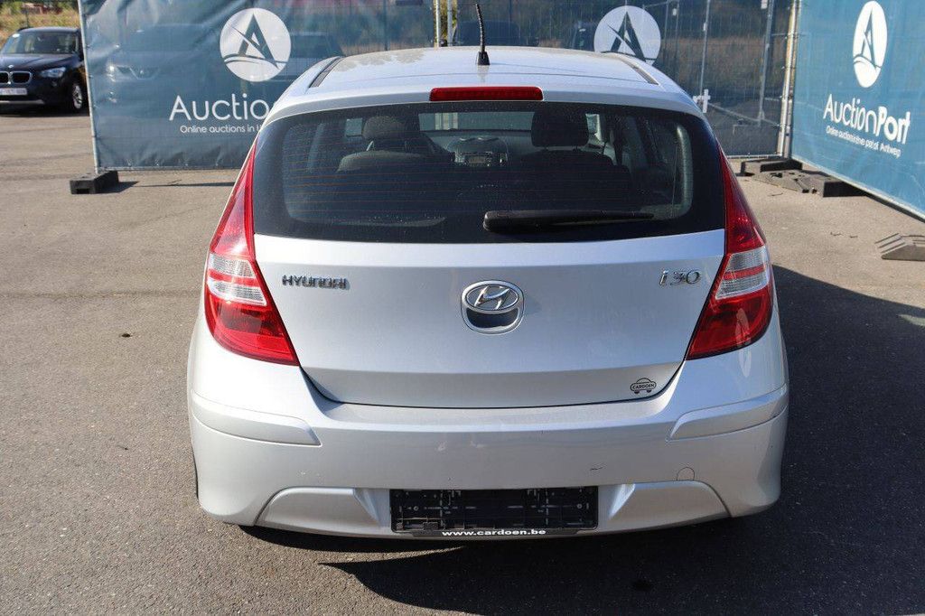 Passenger car Hyundai i30 Petrol 109hp 2011 (Margin)
