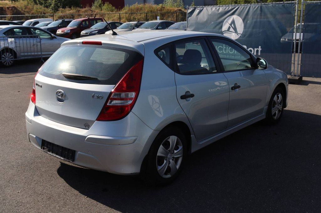 Passenger car Hyundai i30 Petrol 109hp 2011 (Margin)