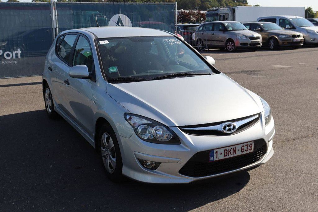 Passenger car Hyundai i30 Petrol 109hp 2011 (Margin)