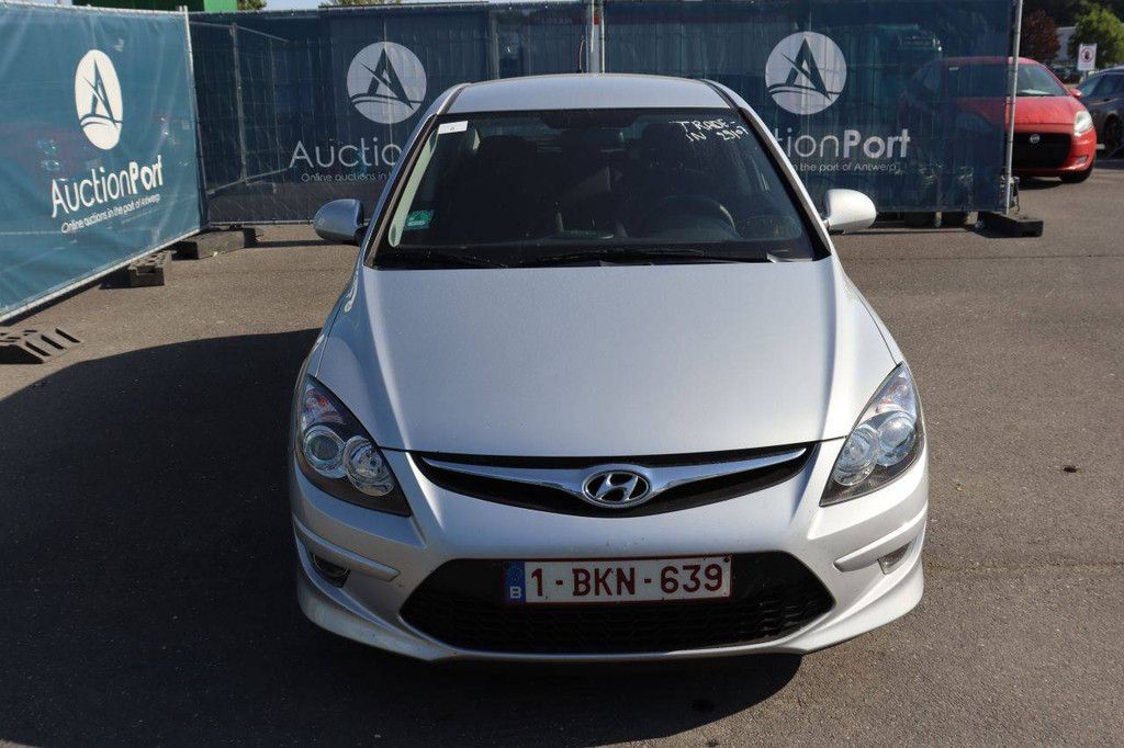 Passenger car Hyundai i30 Petrol 109hp 2011 (Margin)