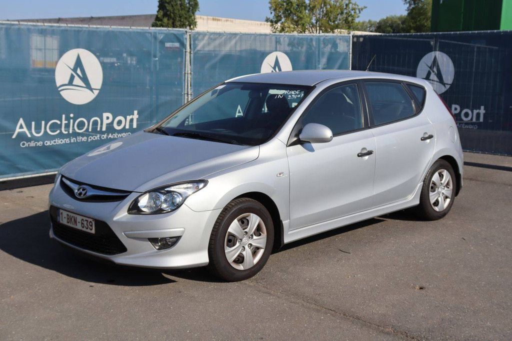 Passenger car Hyundai i30 Petrol 109hp 2011 (Margin)