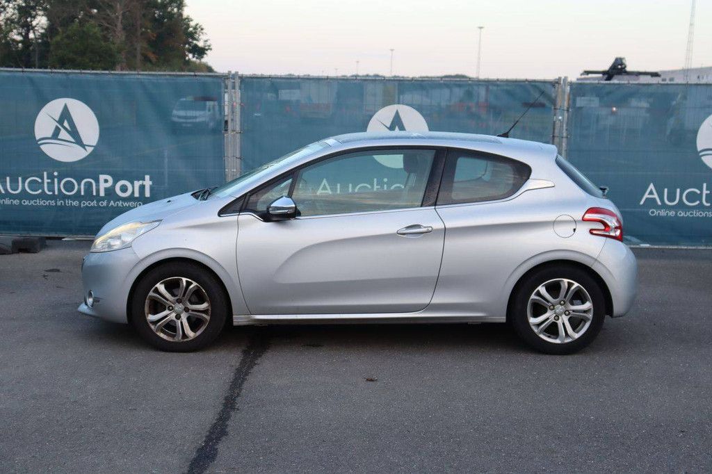 Passenger car Peugeot 208 Diesel 68hp 2013 (Margin)