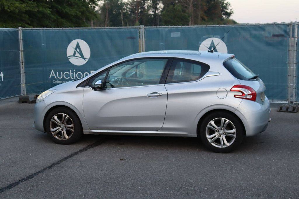 Passenger car Peugeot 208 Diesel 68hp 2013 (Margin)