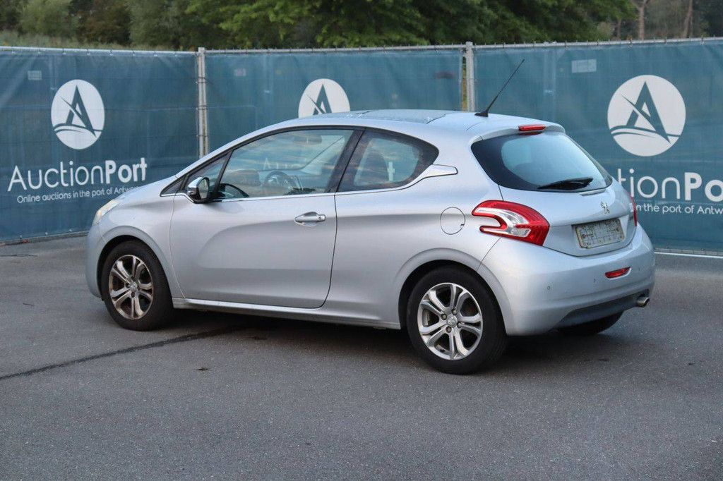 Passenger car Peugeot 208 Diesel 68hp 2013 (Margin)