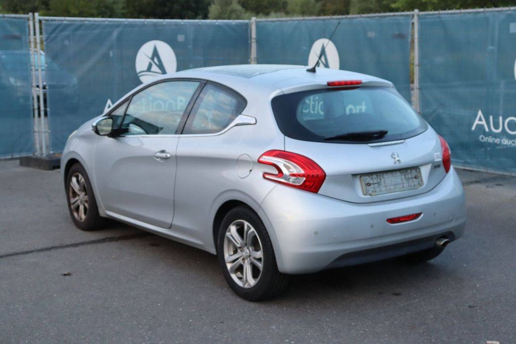 Passenger car Peugeot 208 Diesel 68hp 2013 (Margin)