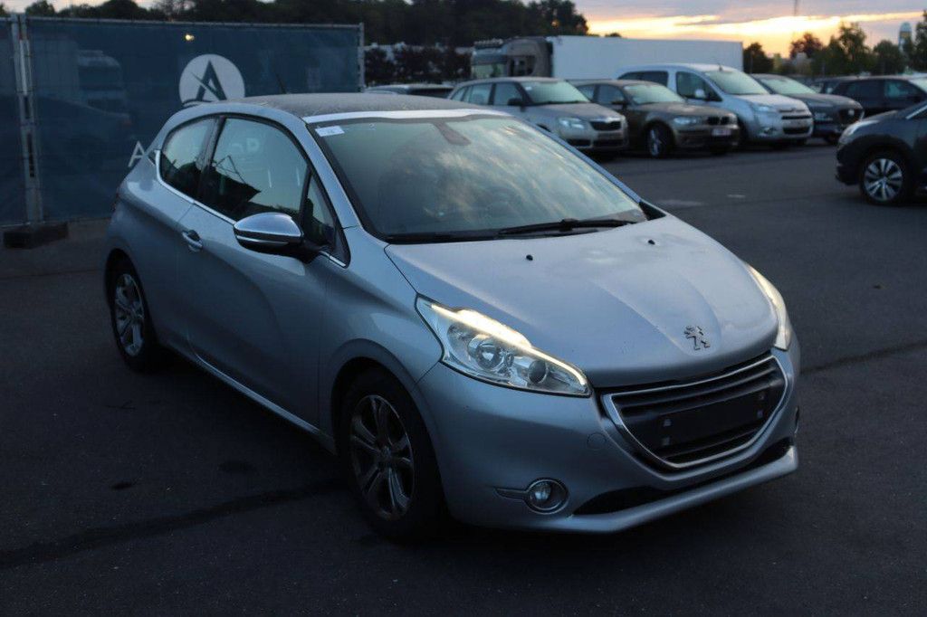 Passenger car Peugeot 208 Diesel 68hp 2013 (Margin)