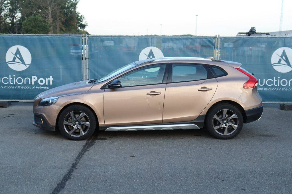 Passenger car Volvo V40 Diesel 120hp 2015 (Margin)